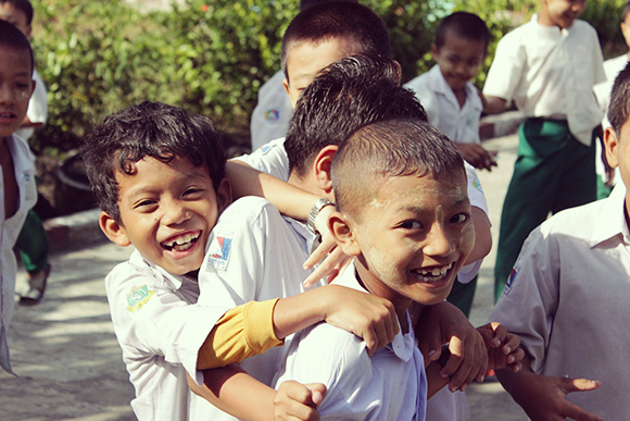 ミャンマー小学校の子どもたち1