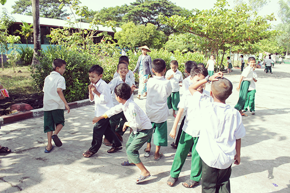 ミャンマー小学校の子どもたち2