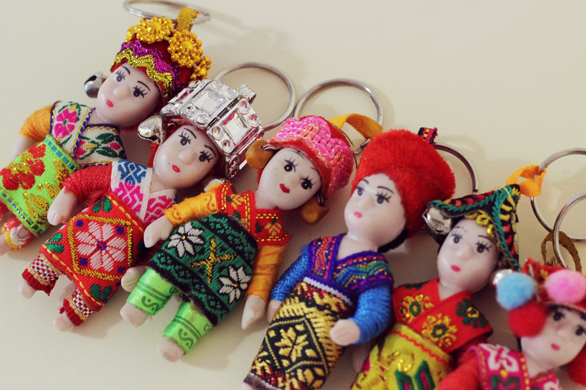 ミャンマーの民族人形のキーホルダー