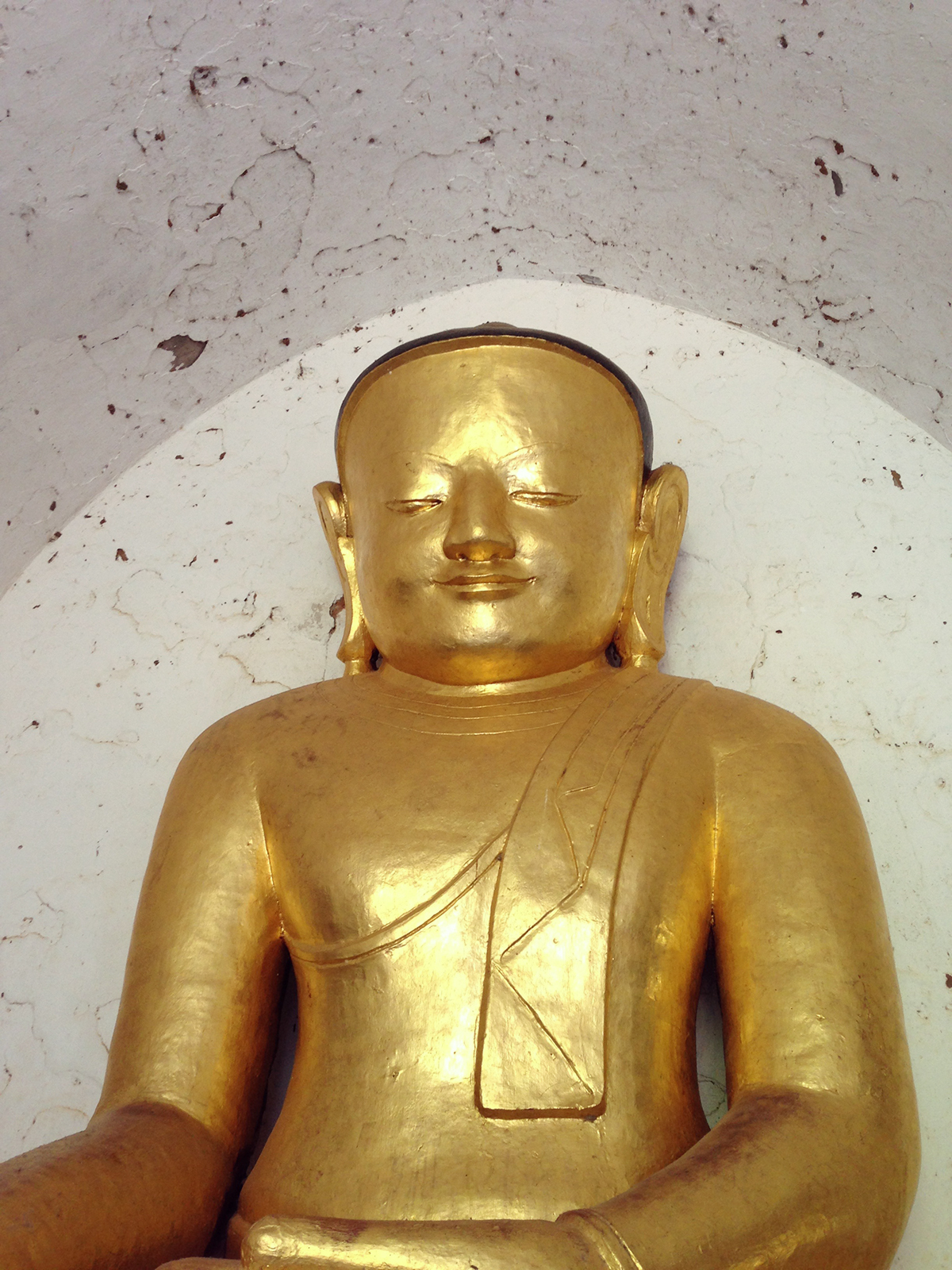 タビニュ寺院の仏像